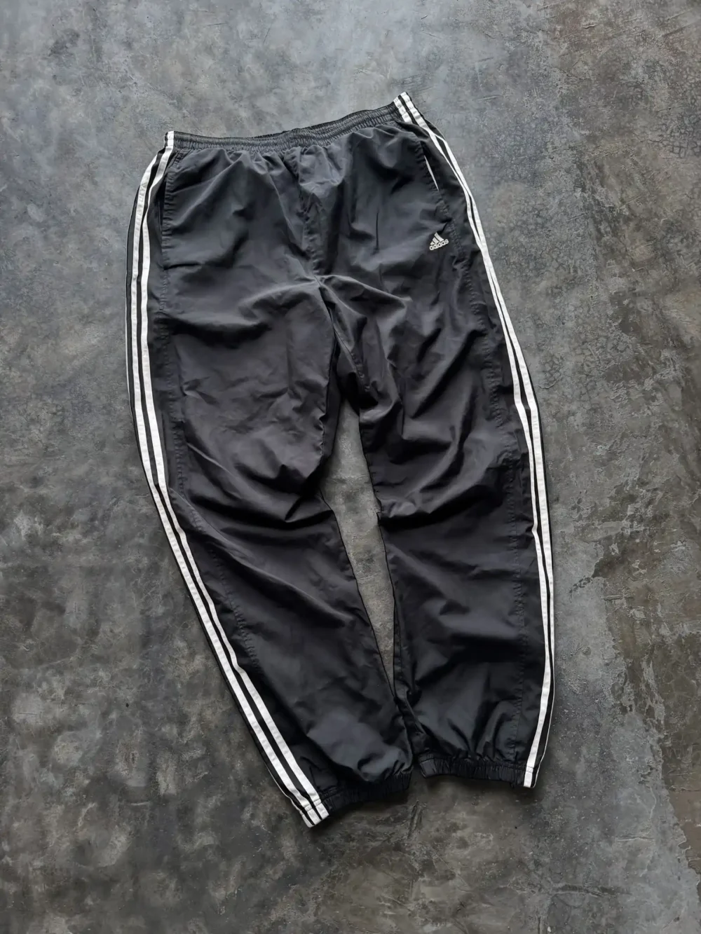 Pantalón Adidas Rompevientos (L)