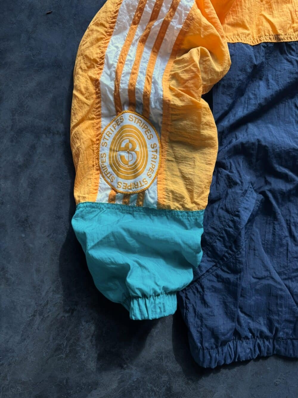 Rompevientos Adidas Vintage (S/M) - Imagen 4
