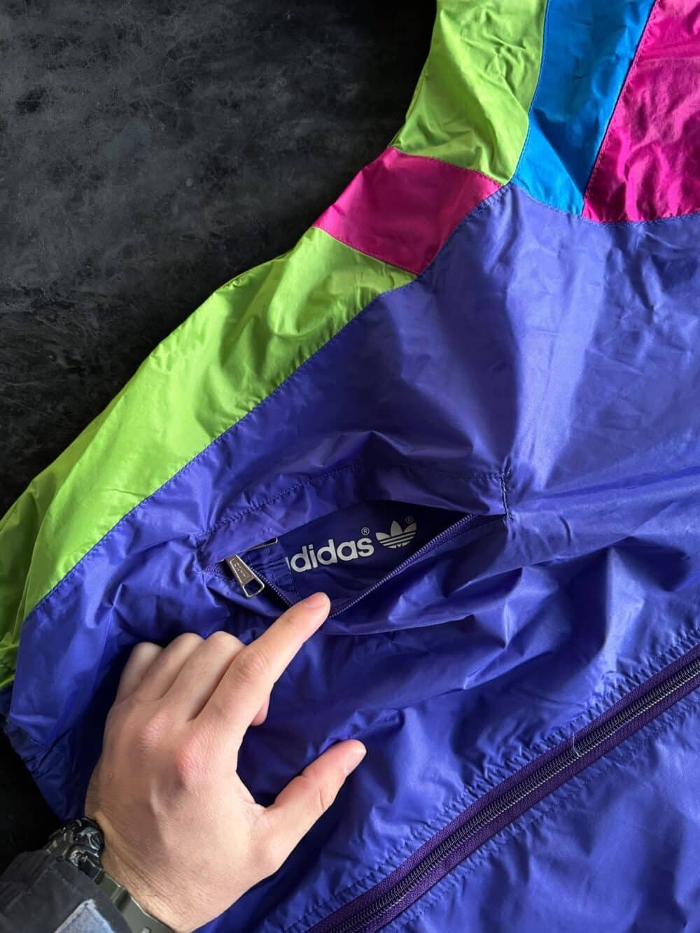 Rompevientos Adidas Convertible en Riñonera (M/L) - Imagen 9