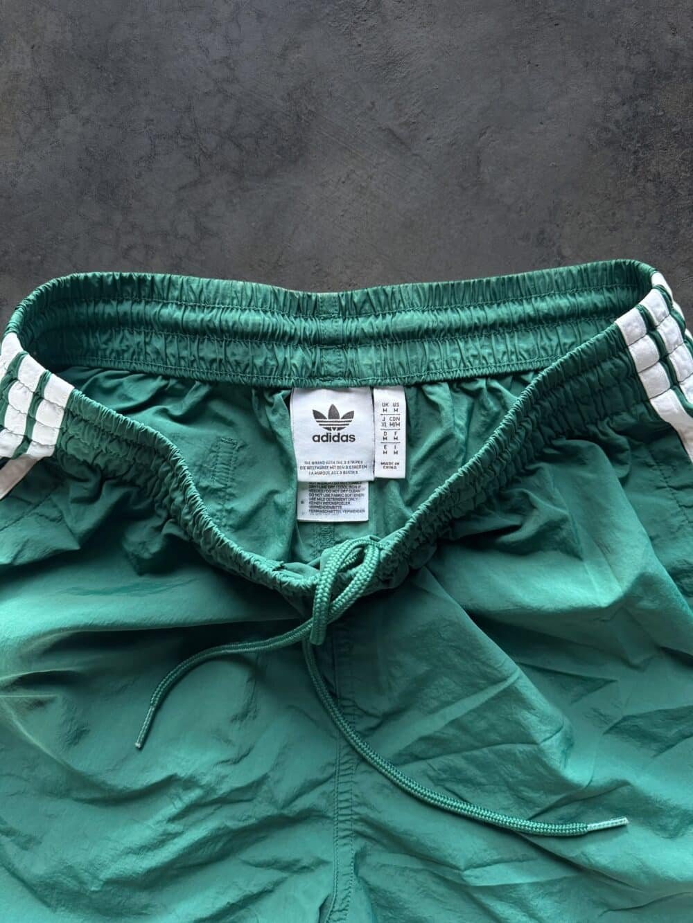 Short Adidas Estilo Vintage (M) - Imagen 3