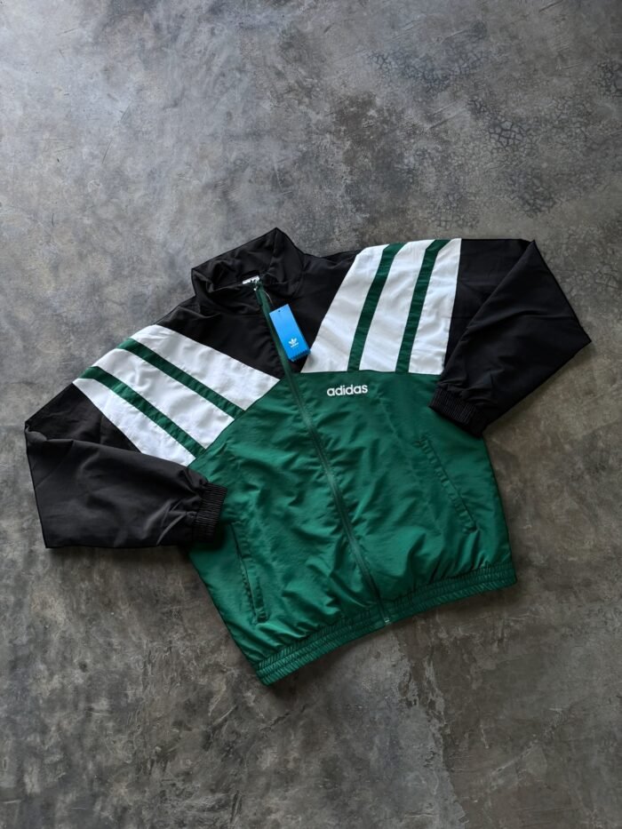 Campera Adidas Nueva estilo Retro (L/XL)